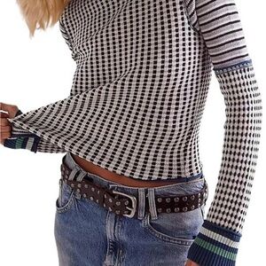 We The Free Black and White Patterned Long Sleeve Top.  Size Small.
